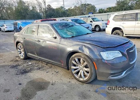 2016 Chrysler 300 Limited z USA, uszkodzony, nr VIN 2C3CCAAG4GH343913